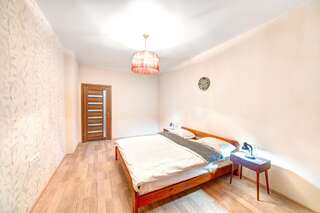 Апартаменты Three bedroom apartment on Lybidska Киев Апартаменты с 2 спальнями-1